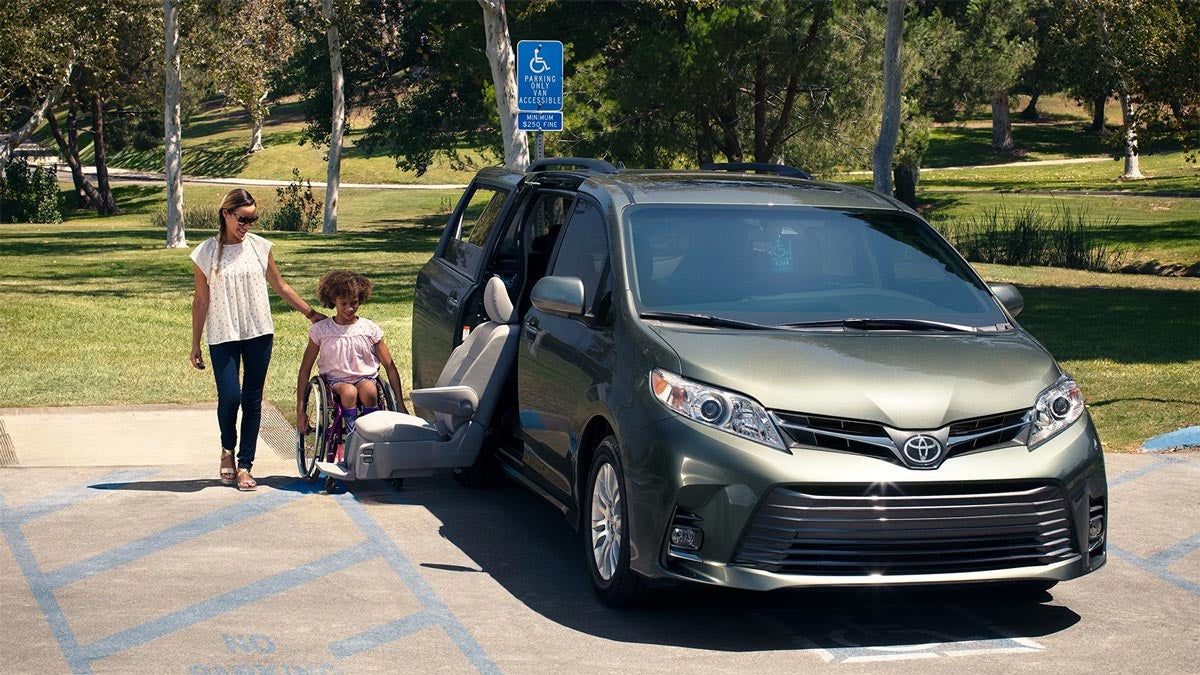 2019 Toyota Sienna with Auto Access Seat from ToyotaDG Demo - COSMOS in Derwood, MD